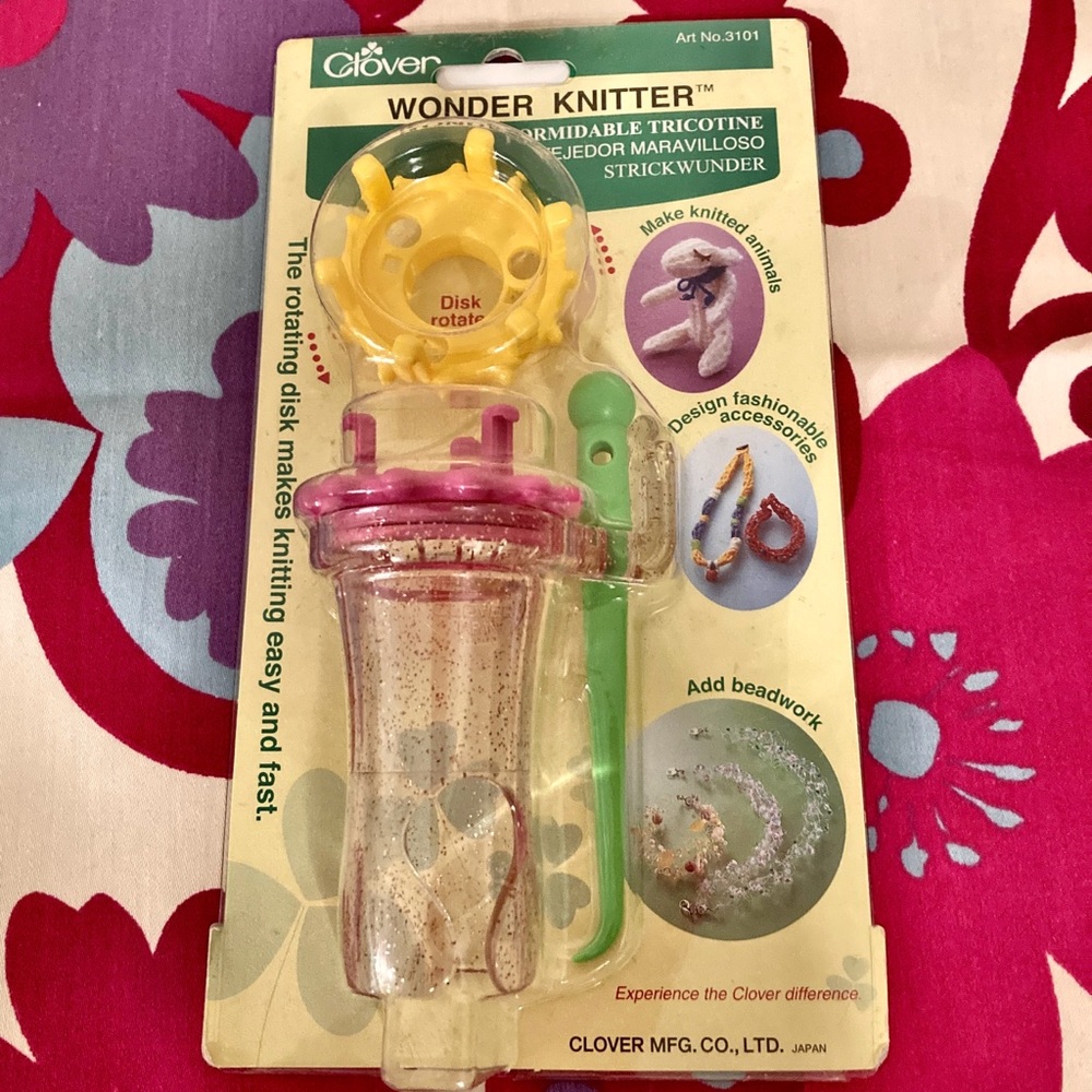 Clover Wonder Knitter with Accessories